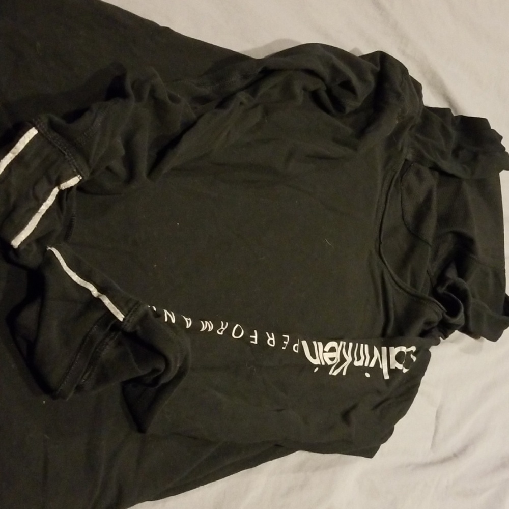Hooded light pullover